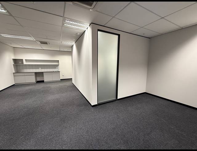 122M² OFFICE TO LET IN PARKTOWN